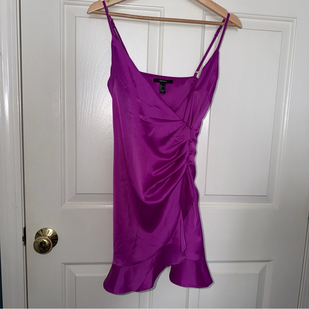 Forever 21‎ Women’s Fuchsia Satin Dress Size Small